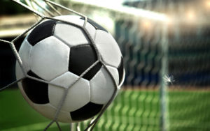 Prohíben por cuatro años el ingreso a estadios de todo el país a un hincha que lanzó pirotecnia y lesionó a un jugador en Catamarca