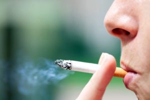 Presentaron un proyecto en la Legislatura para prohibir fumar en todos los espacios públicos bonaerenses