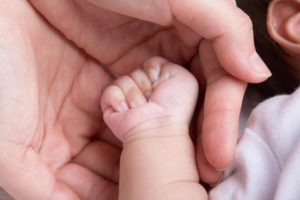 Un estudio revela que los anticuerpos maternos influyen en la inmunidad oral del recién nacido