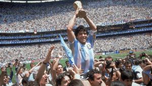 Se cumplen 44 años del debut de Diego Maradona en los Mundiales en medio del dolor por Malvinas
