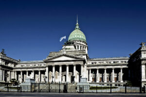 Jubilados: diputados opositores firman dictamen a favor de la prórroga de la moratoria