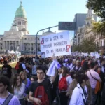En una multitudinaria movilización, la comunidad educativa marchó al Congreso a Plaza de Mayo