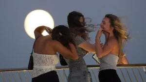 Los jóvenes de la Generación Z prefieren el turismo cultural frente a viajes de fiesta