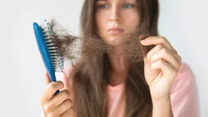 ¿Qué causa la caída del cabello en las mujeres?