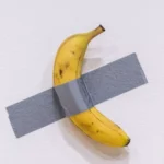 La banana con cinta adhesiva se vende por 5,8 millones de euros en una subasta de arte