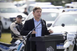 Kicillof entregó vehículos policiales e inauguró una nueva base de la Fuerza Barrial de Aproximación