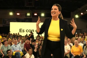 Lospennato cerró campaña con Macri a pura arenga militante y aseguró que “ni loca» va a «bajar los brazos”