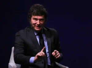 Milei habló de «flexibilizar normas» para que «nadie los persiga por utilizar los dólares del colchón»