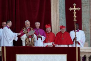 El papa León XIV pasó «una noche tranquila» tras ser operado de un tumor pulmonar en Roma