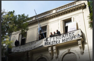 Grabois, detenido tras tomar el Instituto Perón, cerrado por el gobierno