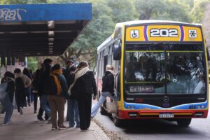 El Gobierno bonaerense elevó a $4.740 millones el subsidio mensual al transporte de pasajeros del interior