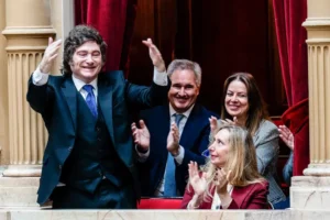 El Gobierno apuesta al Congreso para encauzar la gestión y apaciguar la interna, tras semanas de parálisis