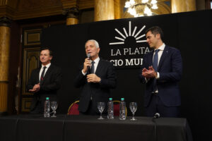 Alak amplía su gabinete, apunta a la gobernación bonaerense y propone desdoblar las elecciones de 2027