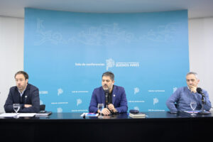 El Gobierno bonaerense sostuvo que «la unidad del campo popular» es la única alternativa para vencer a Milei y no le cerró la puerta las PASO