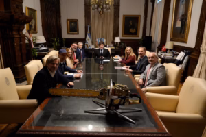 Milei se reunió en Casa Rosada con directivos de Tesla y autoridades de DayOne Data