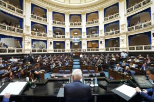 Diputados convirtió en ley la Ley Ema, la regulación de celulares en secundarias y la educación emocional en las escuelas